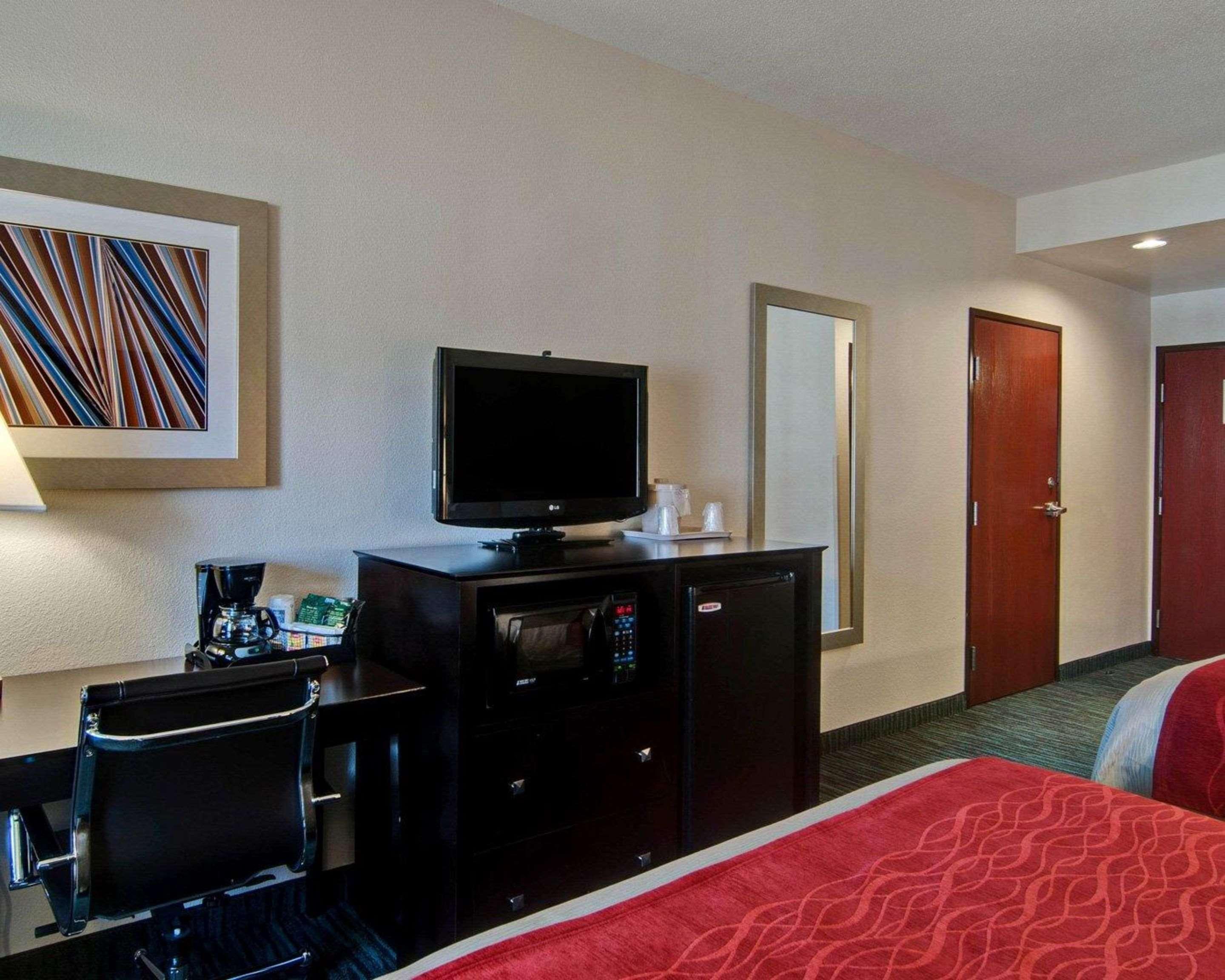 Comfort Inn Маунт Еъри Екстериор снимка